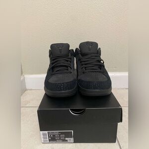 Kobe 4 gift of Mamba size 7.5 men
